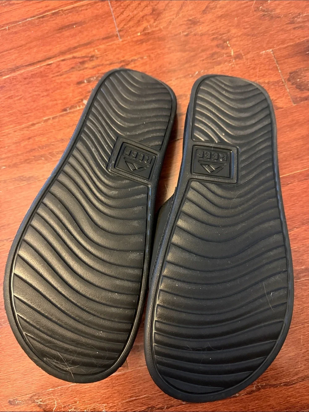 Reef black slide
